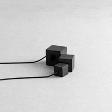 Load image into Gallery viewer, Detail of black MODULOTRE necklace