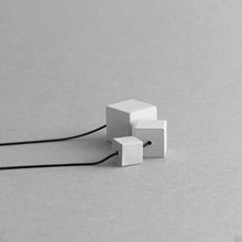Load image into Gallery viewer, Detail of grey MODULOTRE necklace