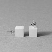 Load image into Gallery viewer, CUBE EARRINGS GREY product