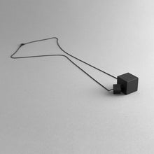 Load image into Gallery viewer, Detail of Black MODULODUE necklace