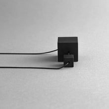 Load image into Gallery viewer, Detail of Black MODULODUE necklace