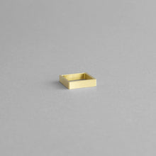 Load image into Gallery viewer, Detail of the MINIMAL Brass Ring Model 03