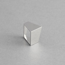 Load image into Gallery viewer, Rhodium square ring detail