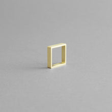 Load image into Gallery viewer, Detail of the MINIMAL Brass Ring Model 03