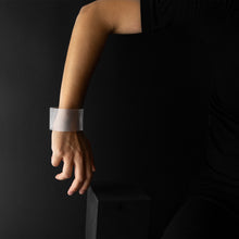 Load image into Gallery viewer, woman arm that are wearing GASOMENTRO bracelet with black background